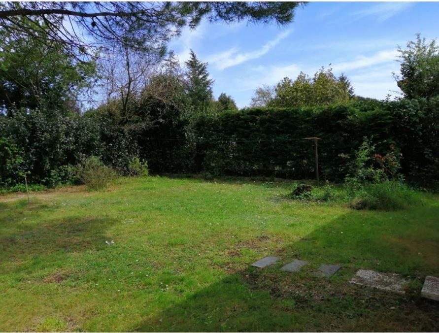 Emplacement De Toile De Tente Dans Jardin Cugand Exterior foto